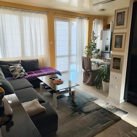 Art Apartment Kiril And Metodi Square بورغاس المظهر الخارجي الصورة
