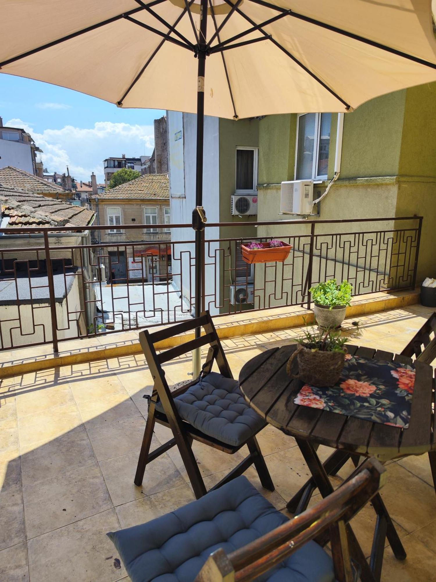 Art Apartment Kiril And Metodi Square بورغاس الغرفة الصورة