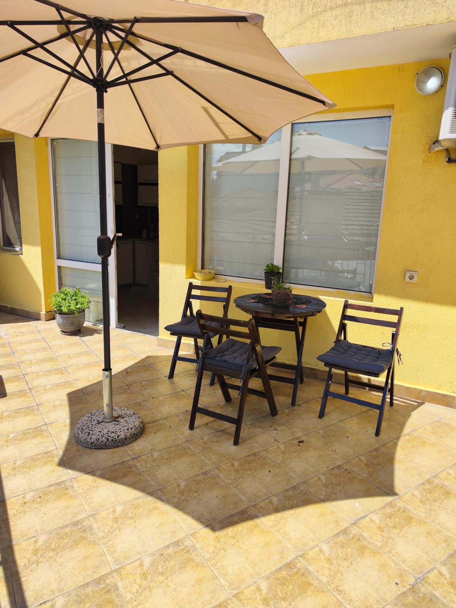 Art Apartment Kiril And Metodi Square بورغاس الغرفة الصورة