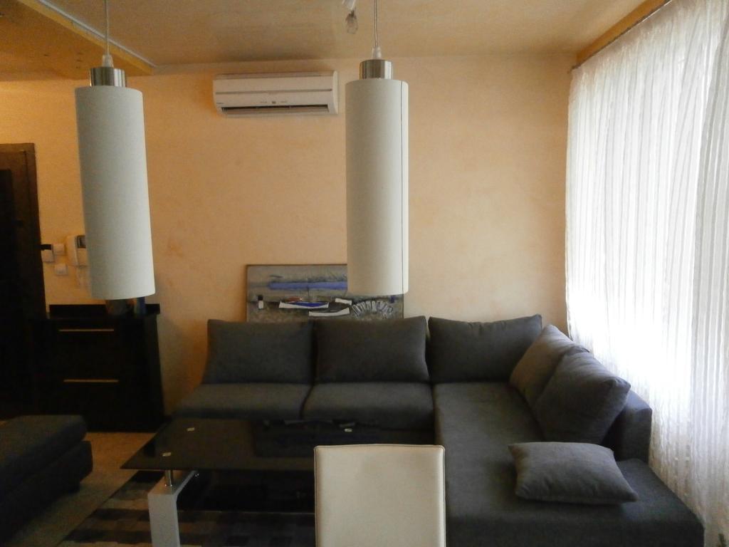 Art Apartment Kiril And Metodi Square بورغاس الغرفة الصورة