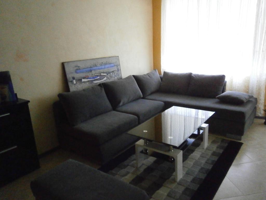 Art Apartment Kiril And Metodi Square بورغاس الغرفة الصورة