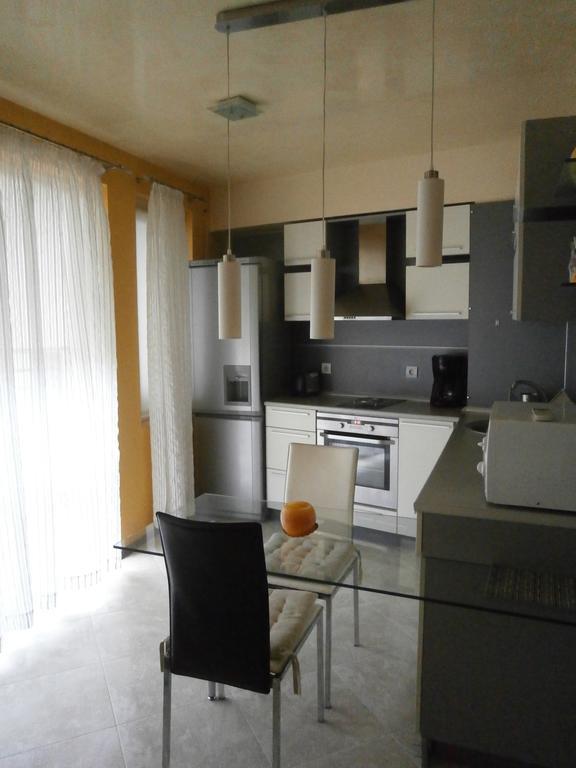Art Apartment Kiril And Metodi Square بورغاس الغرفة الصورة