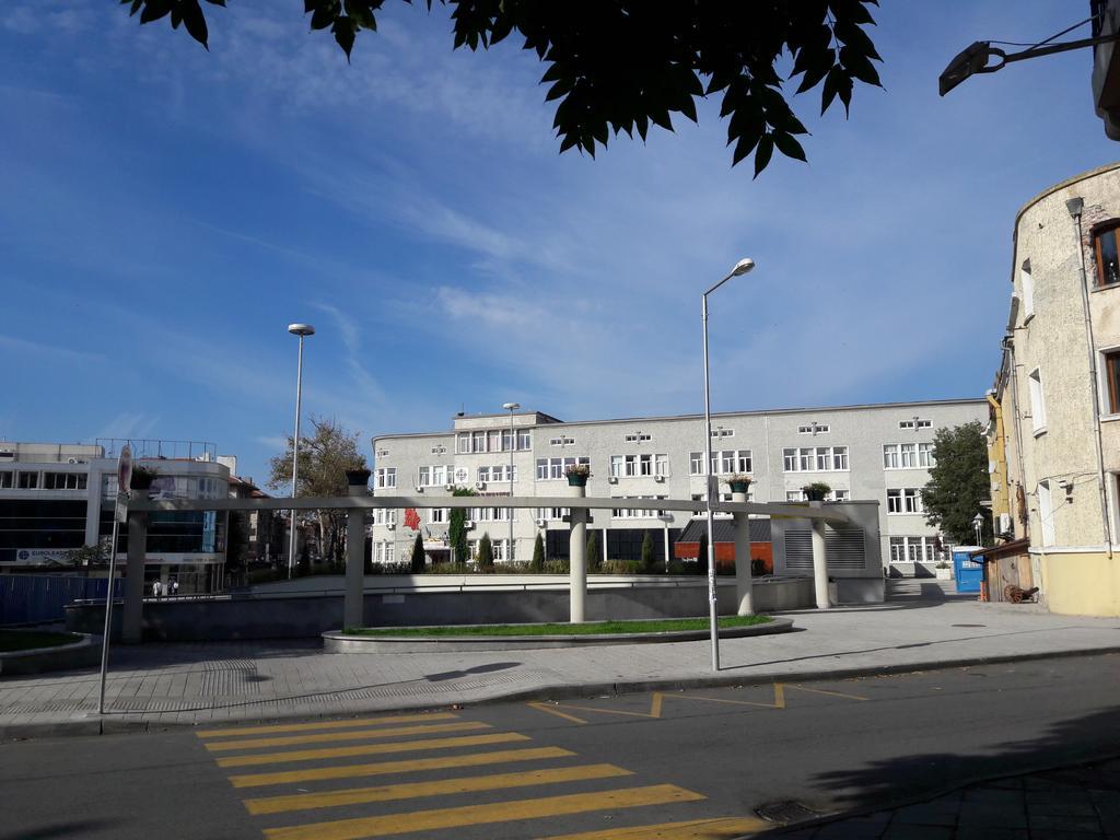Art Apartment Kiril And Metodi Square بورغاس المظهر الخارجي الصورة